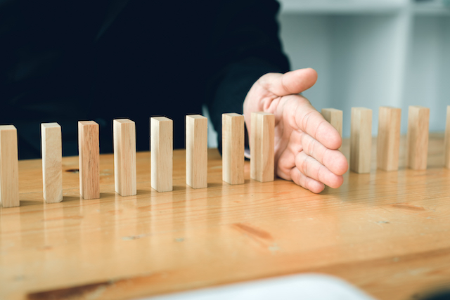 concept-risk-dominos-insolvency-risk-management-for-directors