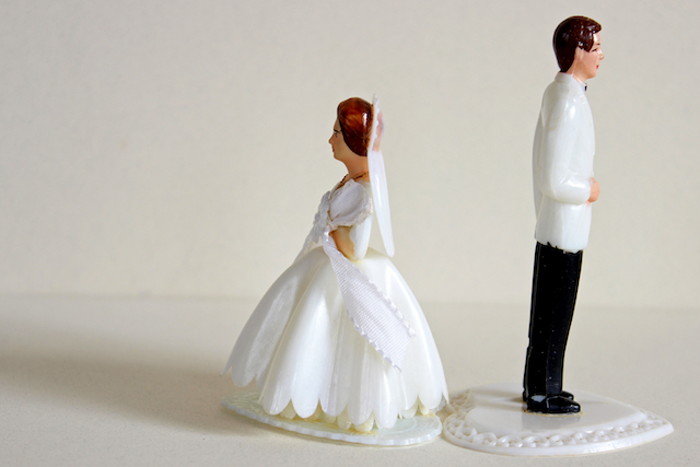 divorcing-couple-what-does-a-forensic-accountant-do-in-divorce-FEATURE