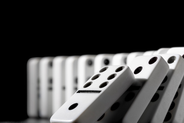 domino-effect-director-negligence-leads-to-insolvency