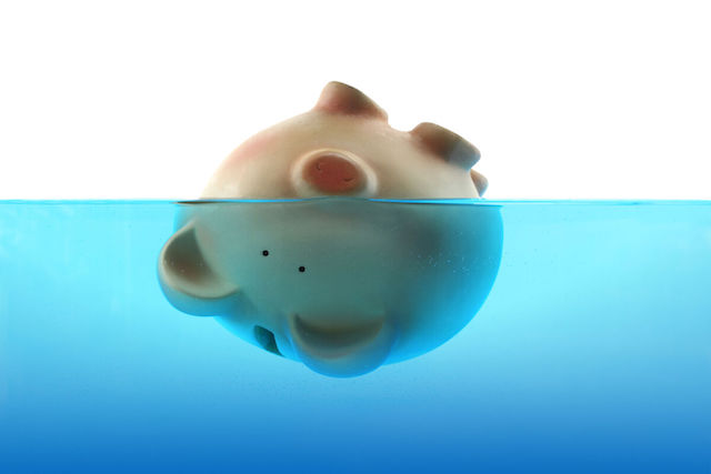 drowning-in-debt-piggy-bank-sinking-closing-a-limited-company-with-debts-to-hmrc-FEATURE