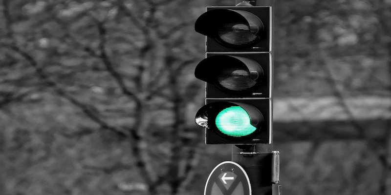 green traffic light to signify the commencement of partnership voluntary arrangements