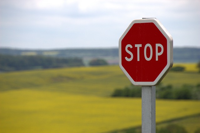 stop-sign-insolvency-warning-signs-to-watch-out-for-FEATURE.jpg